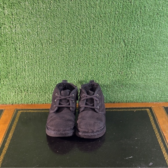 UGG Neumel 2 Black 1017320T Preschool Little Kids Size 12C - Picture 2 of 6